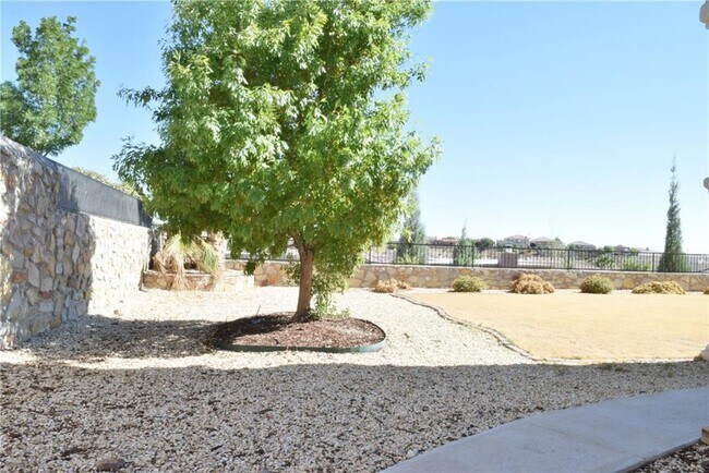 Building Photo - 6332 Franklin Vista Dr