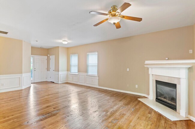 Building Photo - 4BR in sought after Centennial Lakes