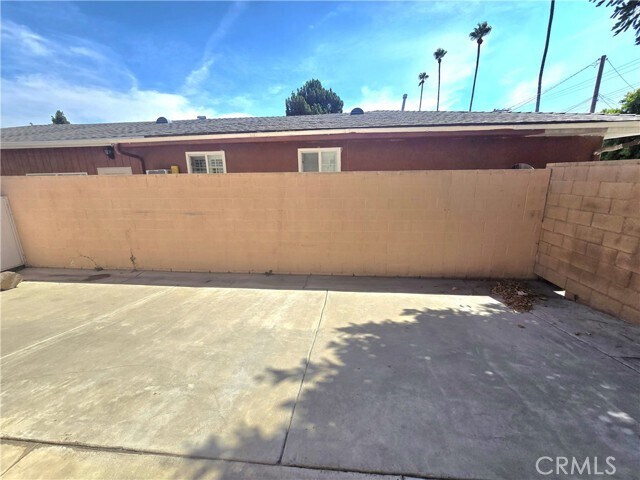 Building Photo - 8451 Oleander Ave