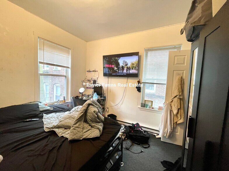 Building Photo - 10 Parker Hill Ave