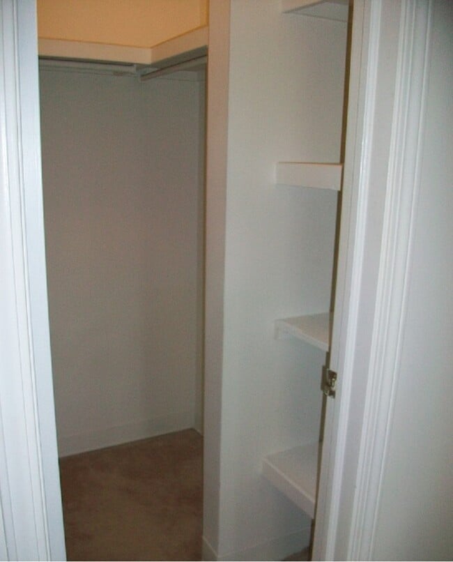 Building Photo - 2002 Greene St