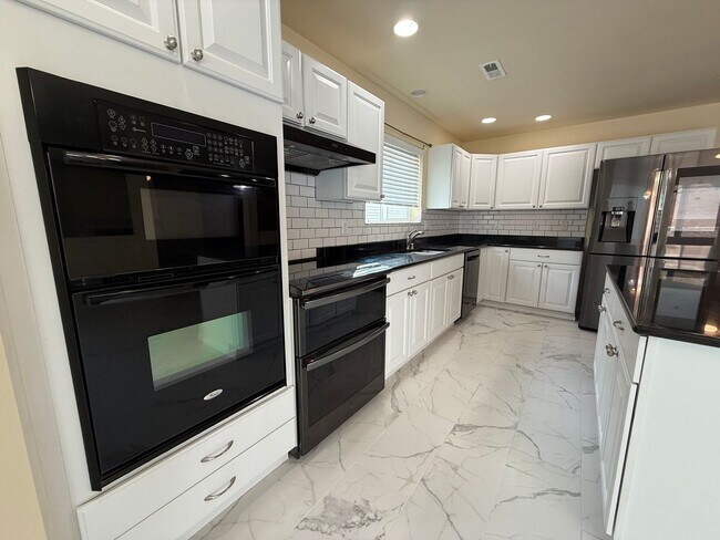 Building Photo - 4 Bedroom DuPont Home for Rent