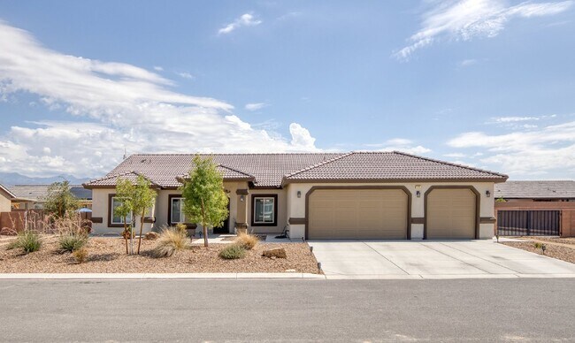 Building Photo - Spacious 4BD/3BA Pahrump Home w/ Dual Prim...