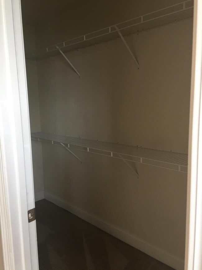 Building Photo - 734 Majestic Dr