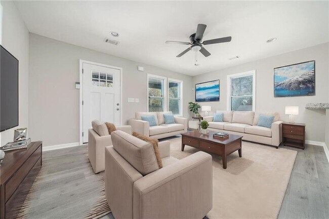 Building Photo - 665 S Eugenia Pl NW