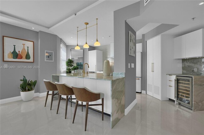Building Photo - 4201 Collins Ave