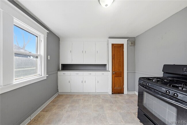 Building Photo - 220 Dartmouth Ave