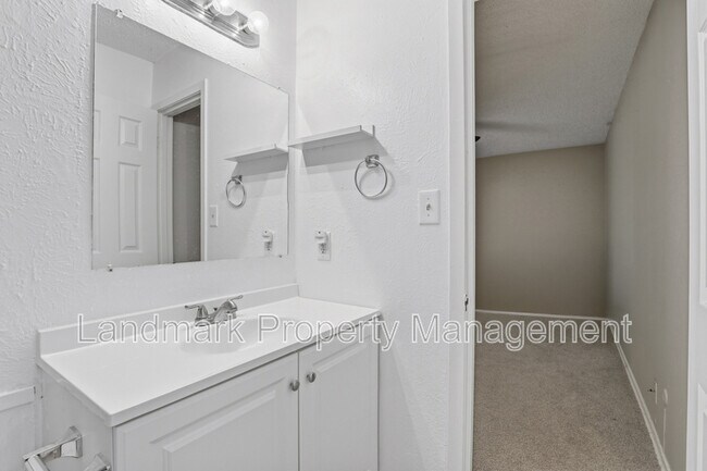 Building Photo - 6811 Trail Lake Dr