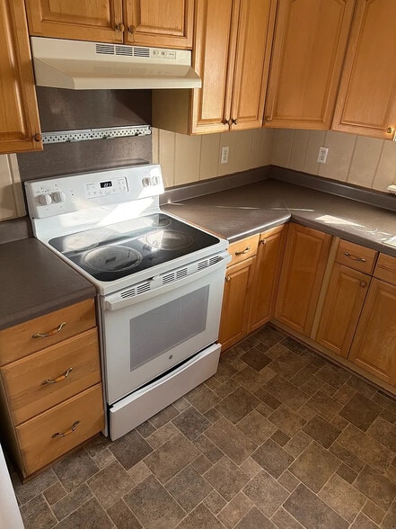 Building Photo - Room in House on Lucky Ct