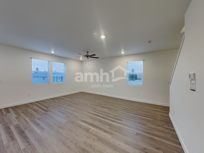 Building Photo - 8536 47th Pl NE