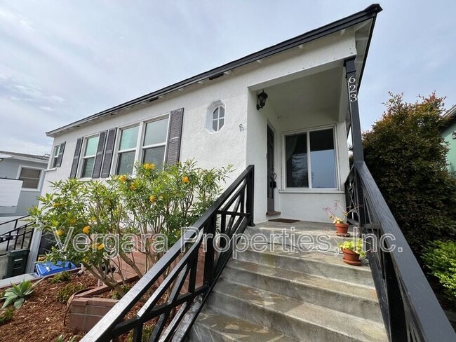 Building Photo - 623 Camino Real