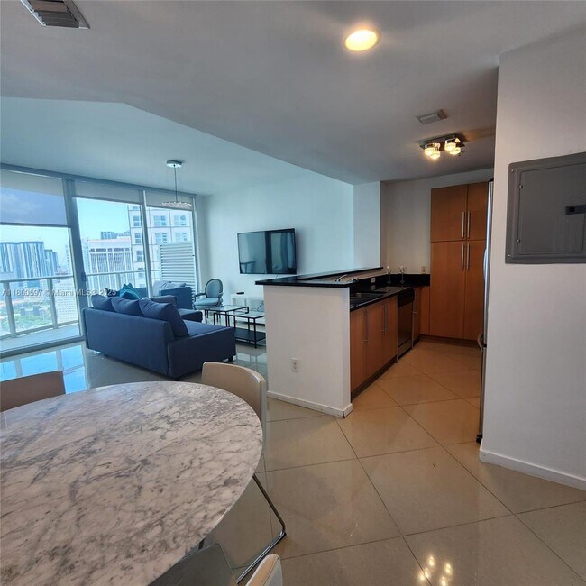 Building Photo - 300 S Biscayne Blvd