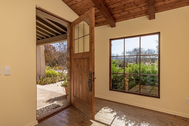 Building Photo - Outdoor Oasis