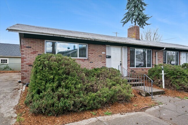 Building Photo - 5143-5145 SE Knight