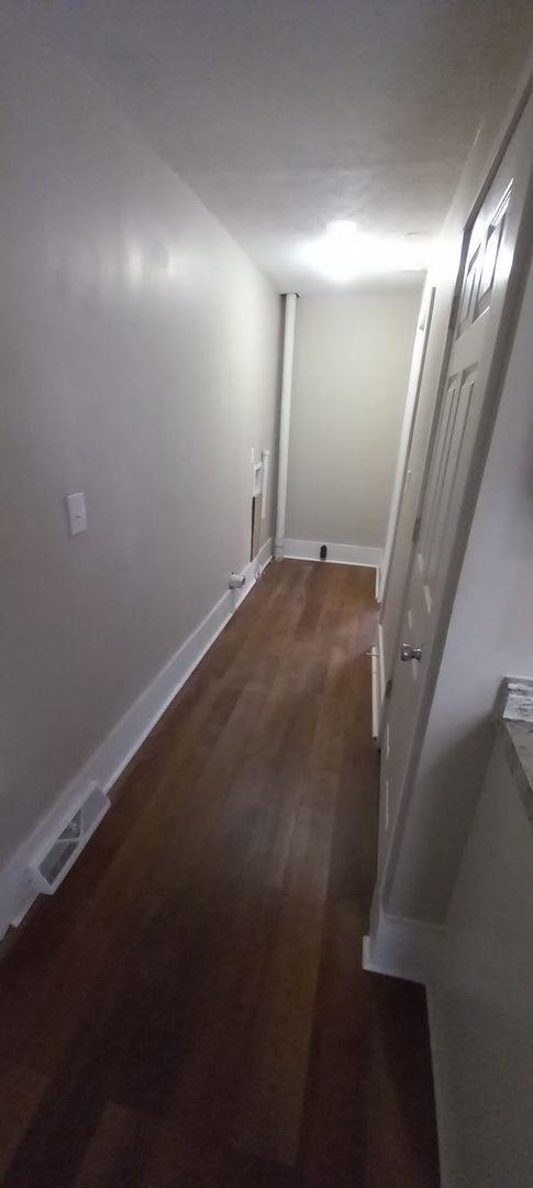 Building Photo - ** Move in Special ** Recently Remodeled 2-Bedroom, 2-Bathroom Home – $1,100/Month - Accepting Se...