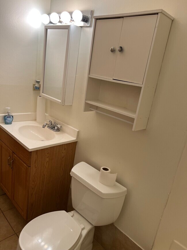 Building Photo - 653 Swan Dr