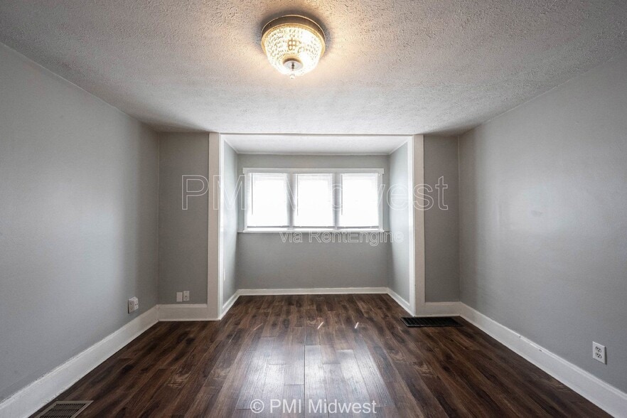 Building Photo - 1604 E Kelly St