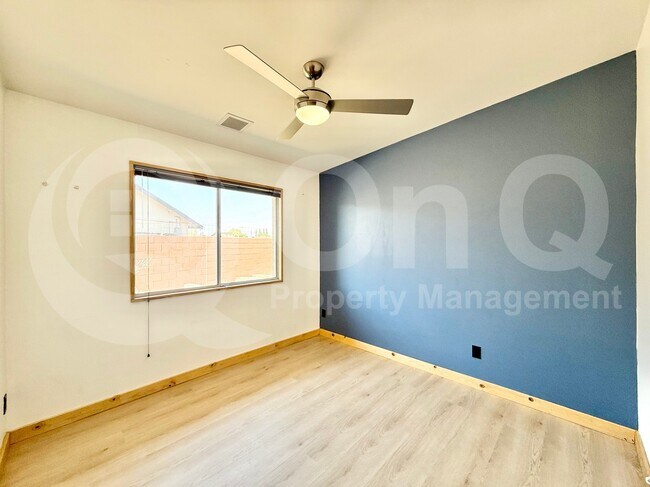 Building Photo - 3907 S Farmer Ave