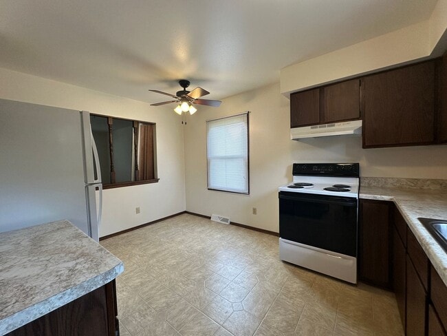 Building Photo - 3BD Townhome in Hartridge