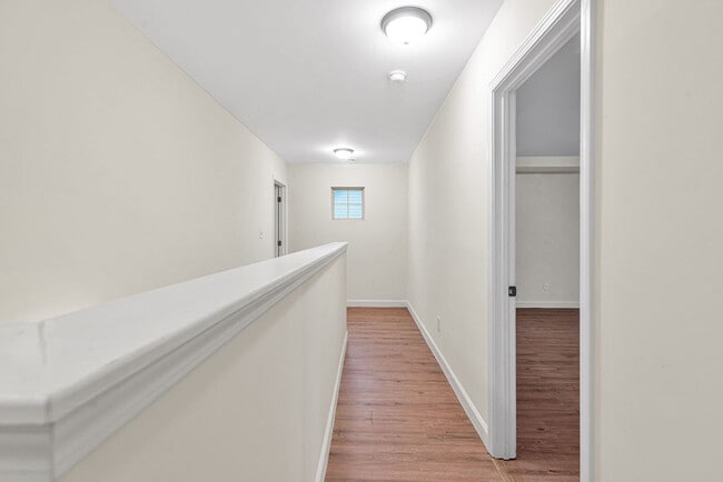 Building Photo - 303 Channel Run Ln