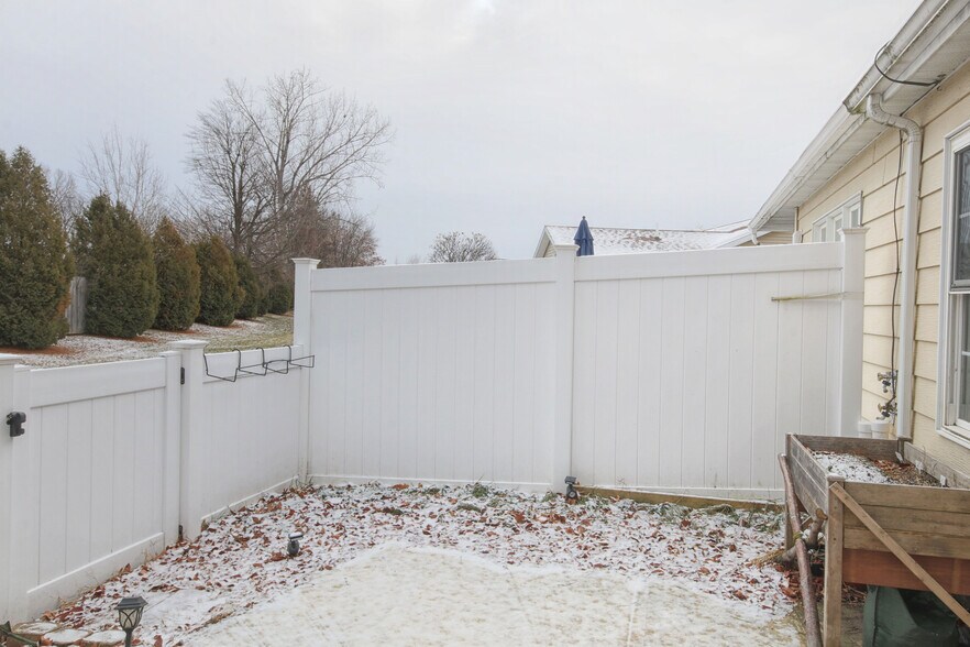 Building Photo - 67 Maryland Rd