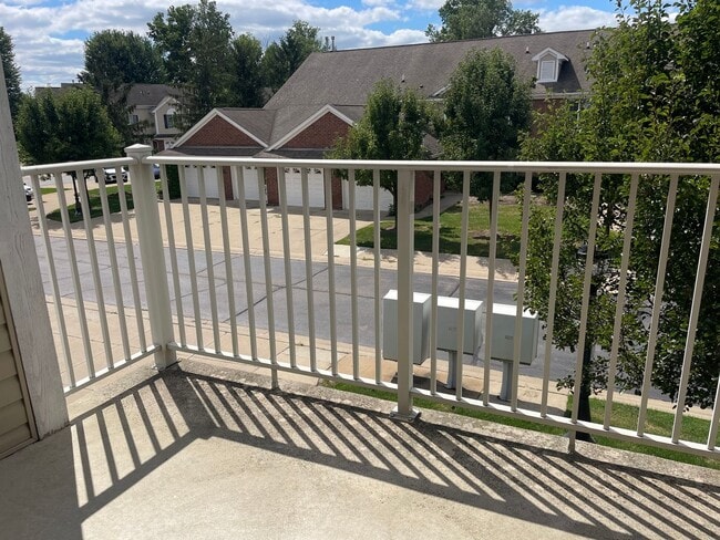 Building Photo - Shelby Township 2 Bedroom, 2 Bath Condo-St...