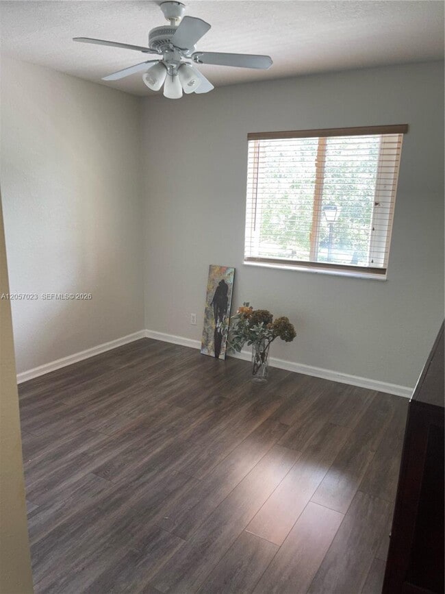 Building Photo - 2847 S Evergreen Cir