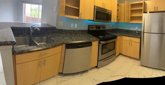 Building Photo - 504 Belmont Pl