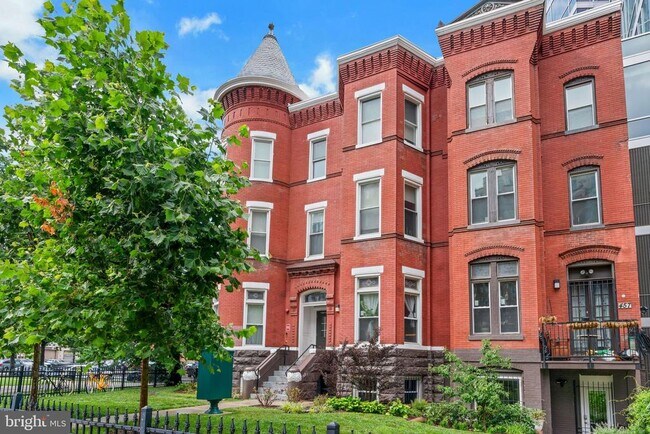 Primary Photo - 459 Massachusetts Ave NW