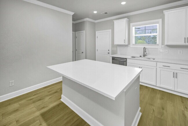 Building Photo - Brand-New 4BR Home in Prime Columbia Location!