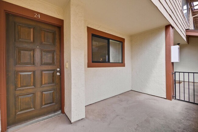 Building Photo - Popular Woodside Commons at Its Finest.