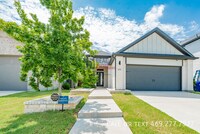 Building Photo - 2416 Green River Rd