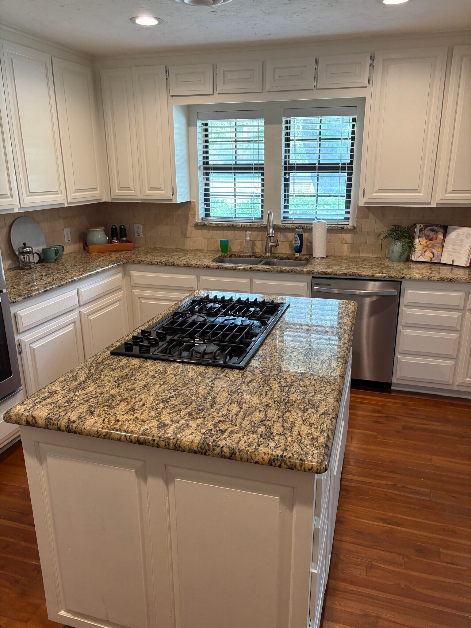 Building Photo - 3644 W Seminary Dr