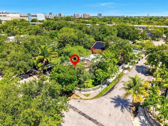 Building Photo - 2301 Tequesta Ln