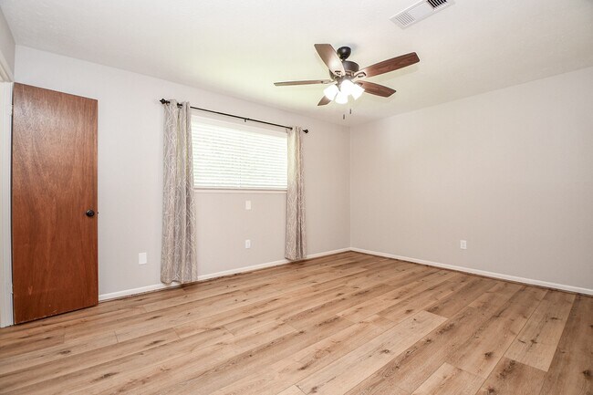 Building Photo - 2303 Willow Blvd