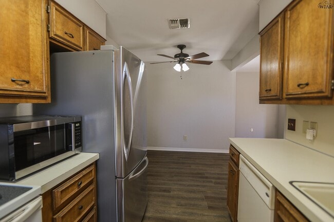 Building Photo - 5403 Hooper Dr