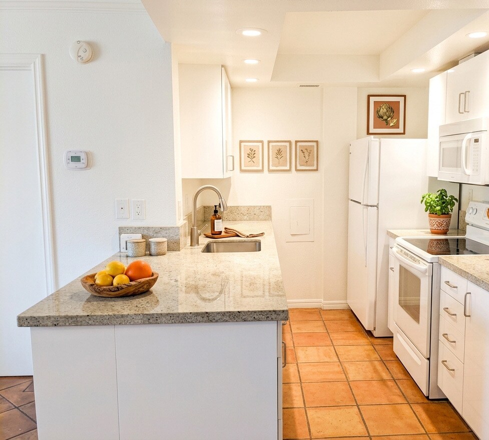 Kitchen - 1134 Alta Loma Rd