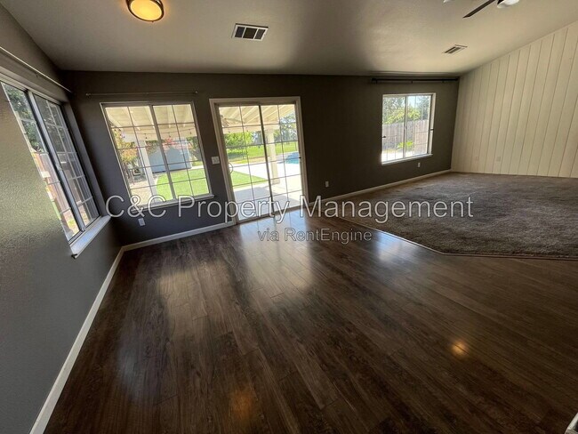 Building Photo - 1408 Fairway Dr