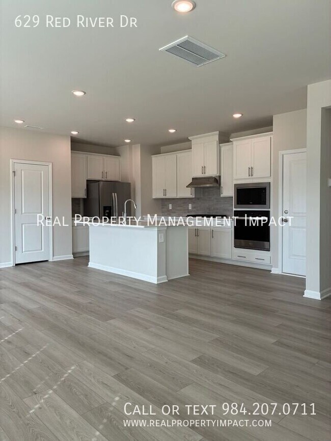 Building Photo - 629 Red River Dr
