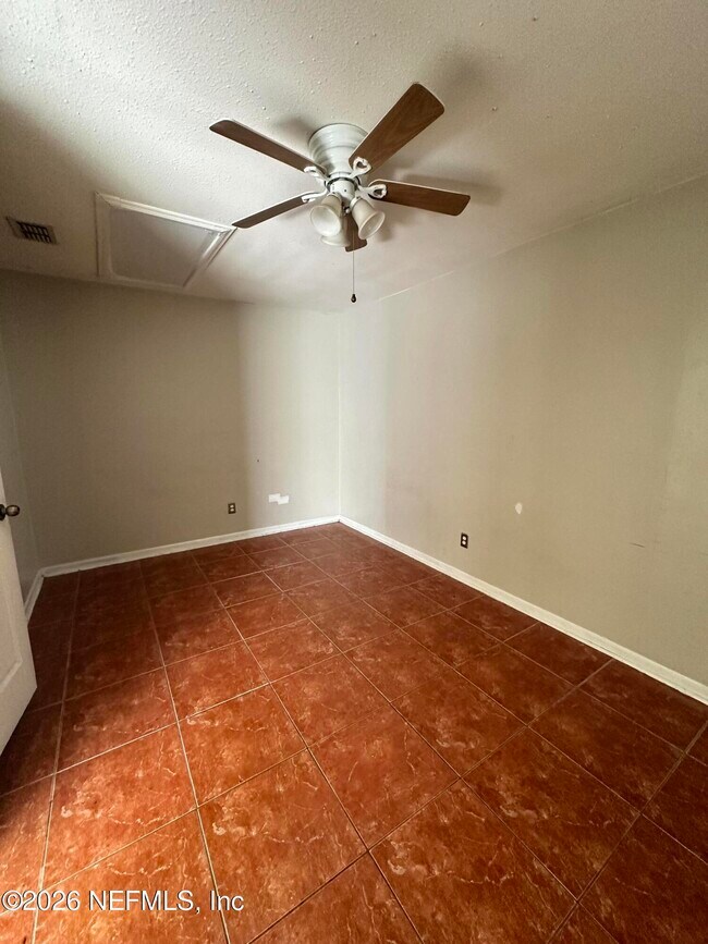 Building Photo - 577 Clermont Ave S