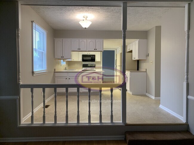 Building Photo - Spacious Home in Perry Township!