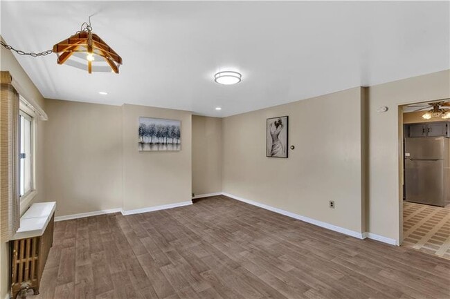 Building Photo - 1920 Middle St