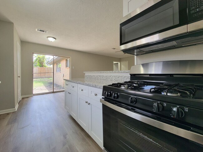 Building Photo - REMODELED 4 BEDROOM 2 BATH LEASE HOME IN H...