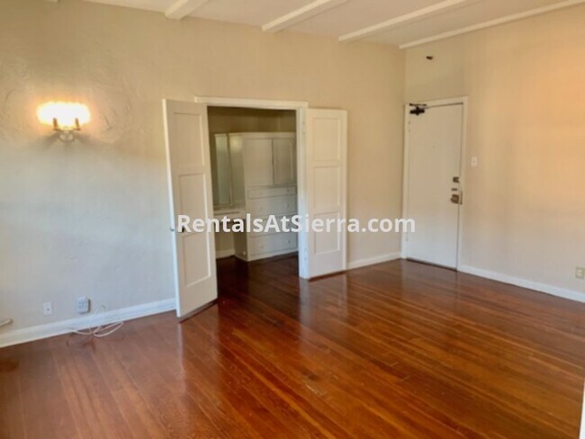 Building Photo - 1840 N Berendo St