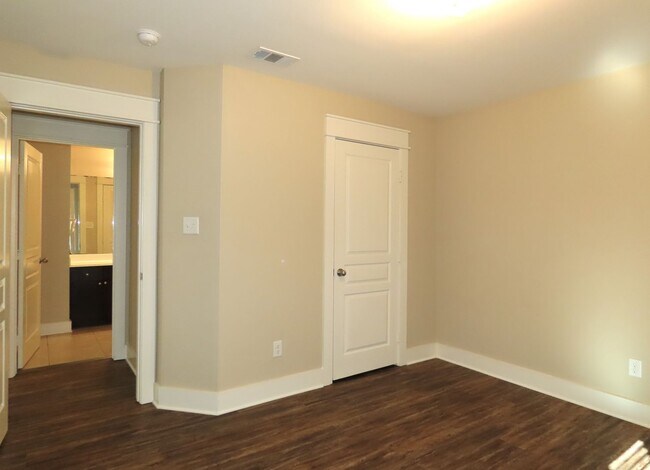 Building Photo - South Tyler! Stunning 5 Bedroom, 3.5 Bath ...