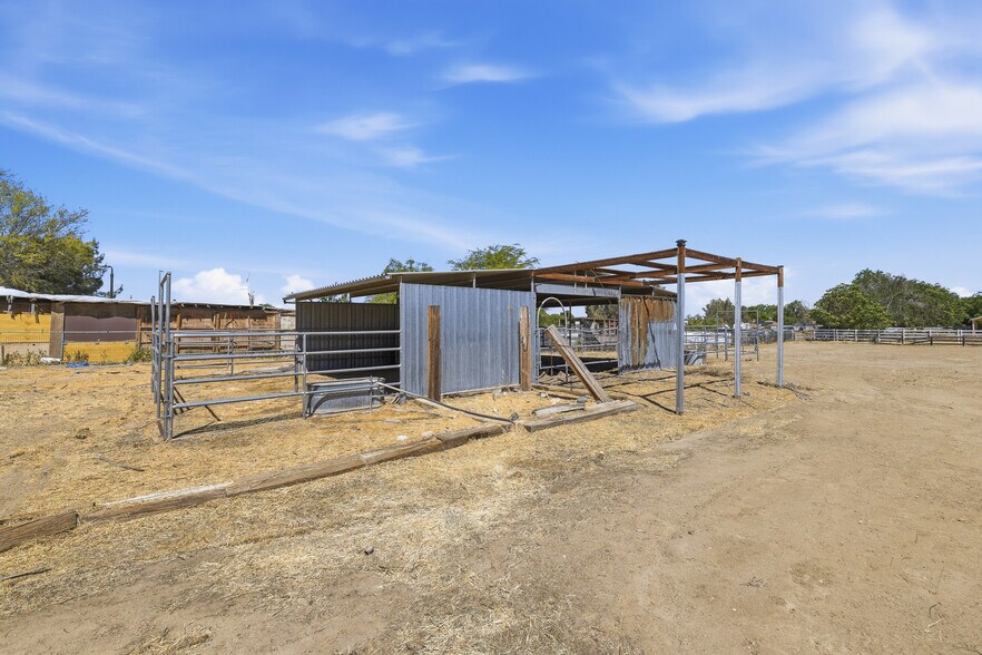 Building Photo - 9837 E Avenue R10
