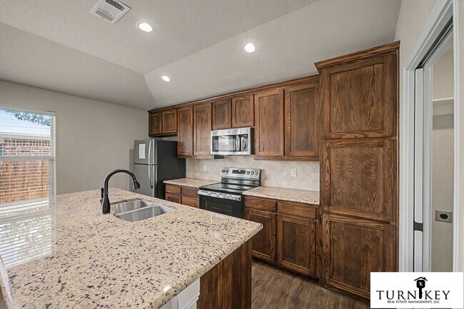 Building Photo - 1324-1328 White Sand Dr