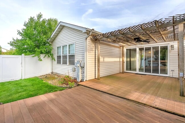 Building Photo - 1742 Dogwood Dr