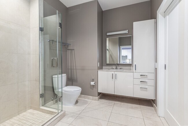 Building Photo - 32 Traveler St