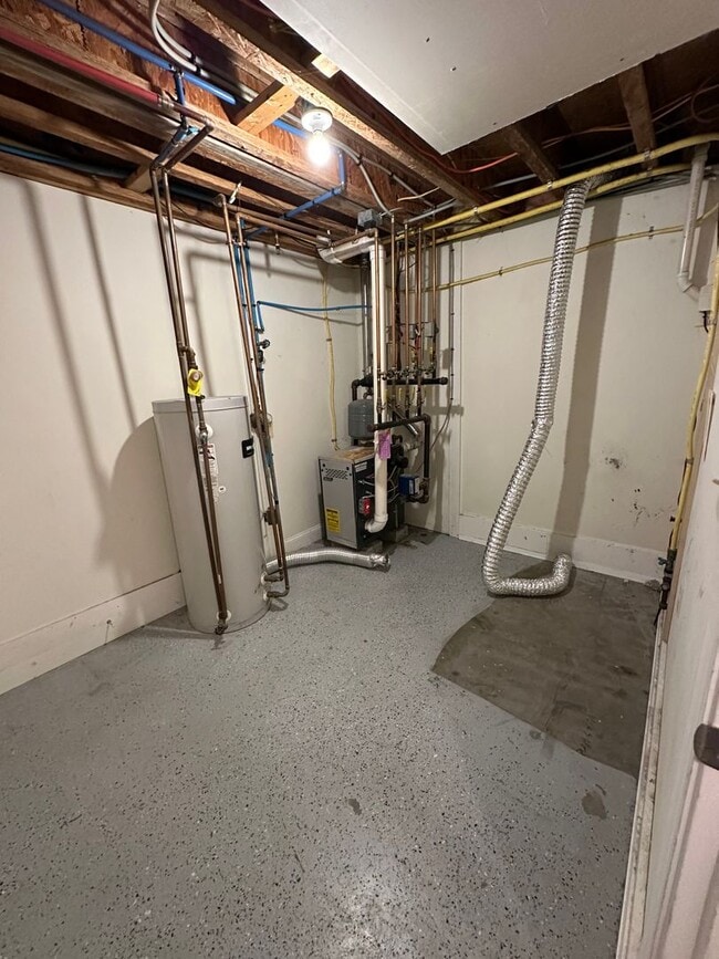 Building Photo - Beautiful Townhouse in NEW NORTH END Burlington 3BD/4BA